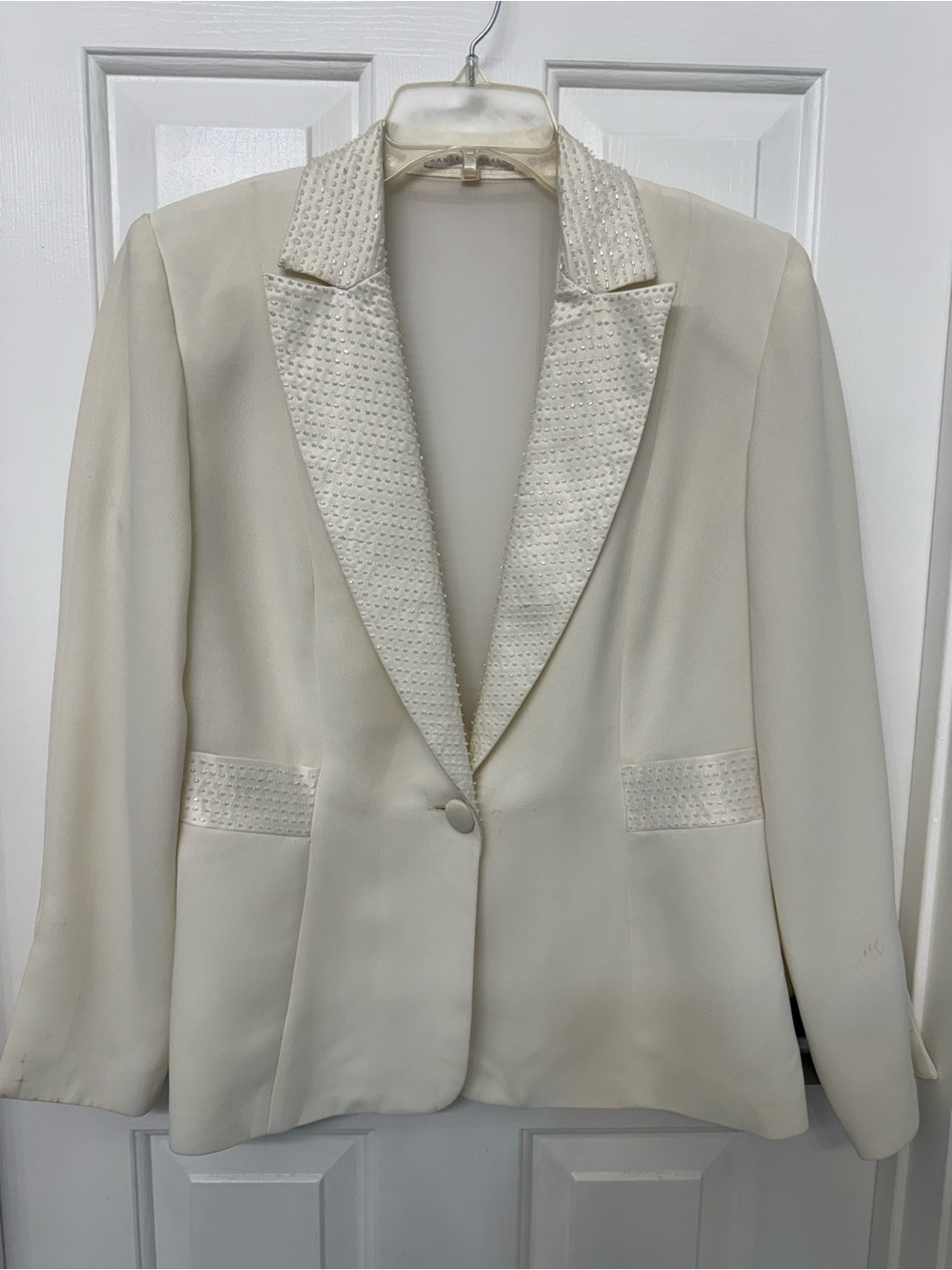Sandra Darren Cream Blazer with Satin-Textured Lapels